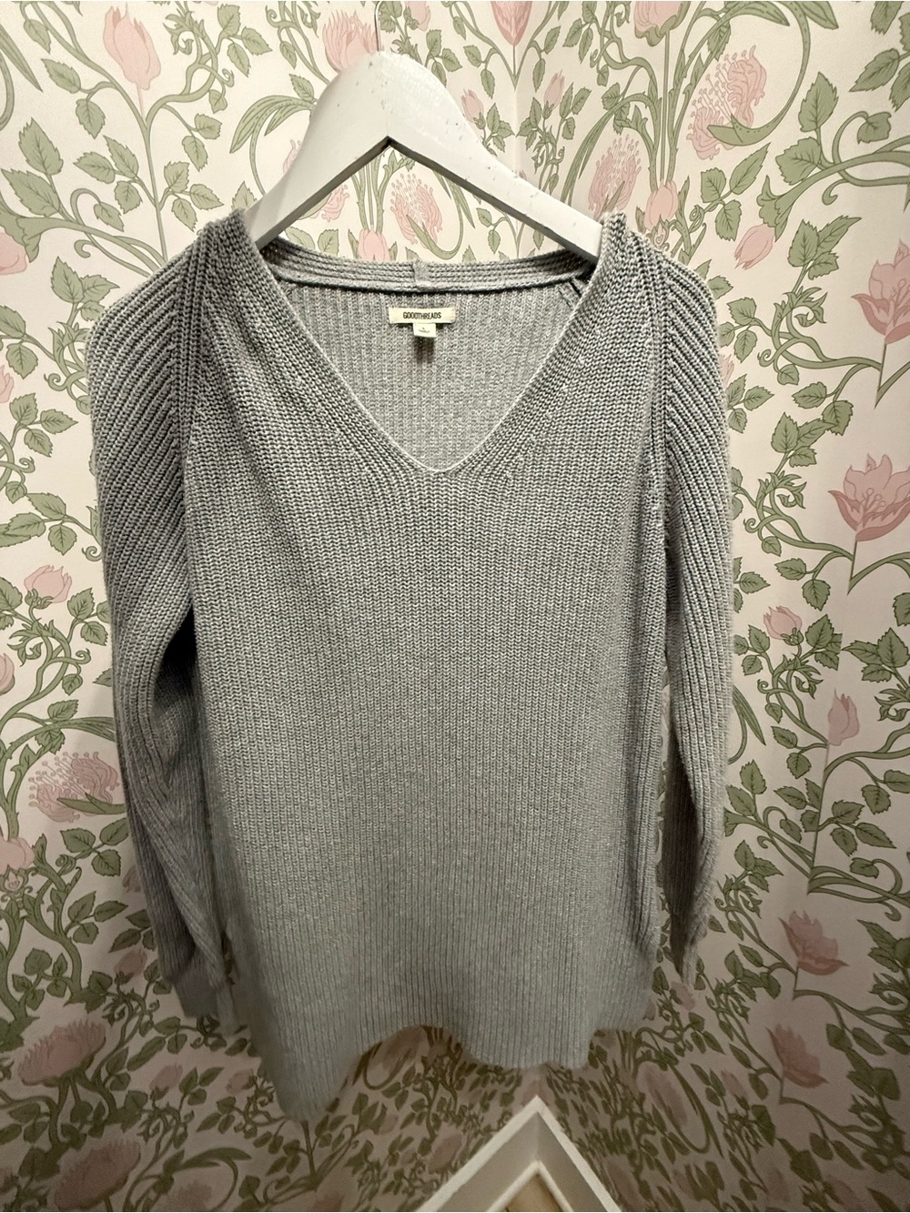 Goodthreads Light Gray V-Neck Knit Sweater - L